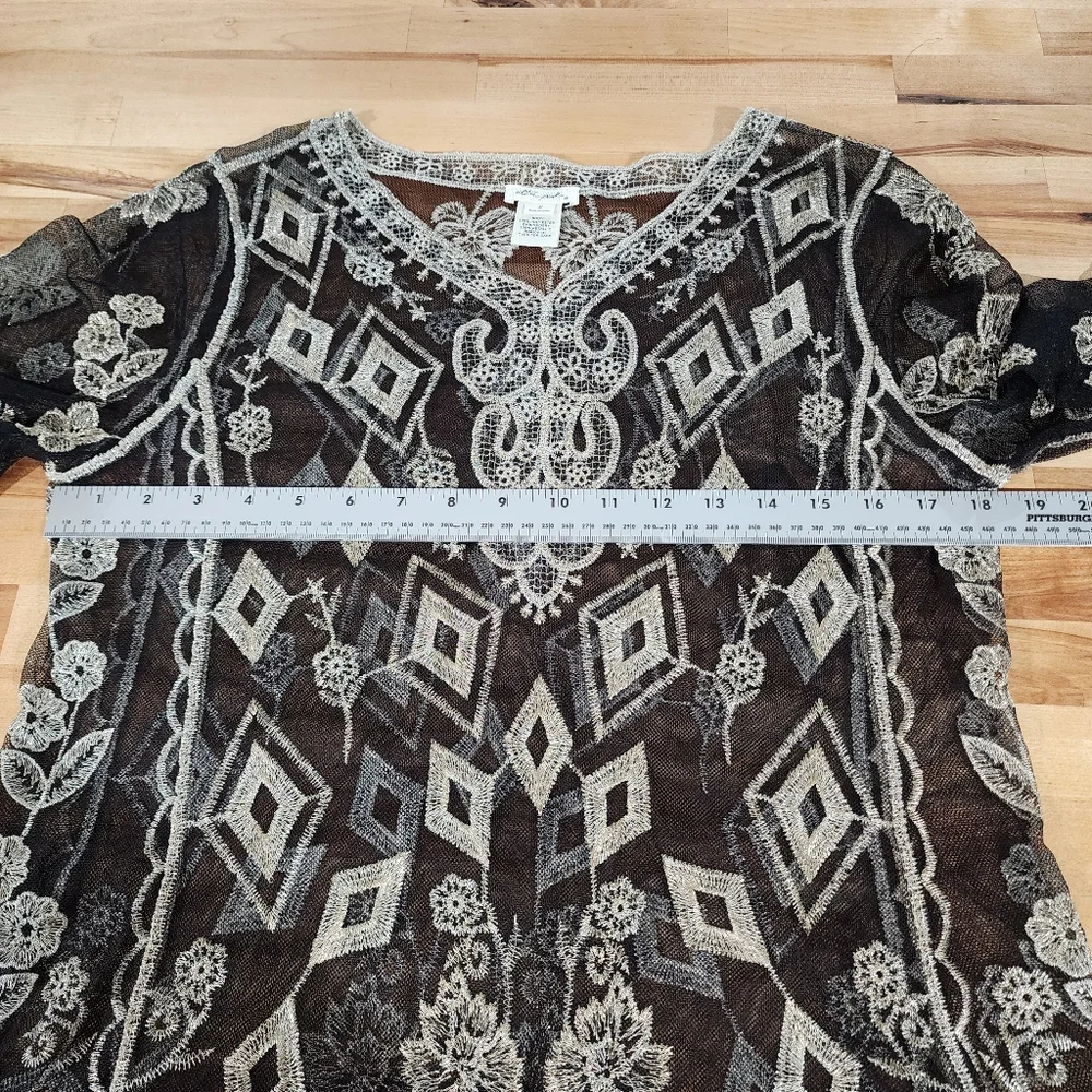 Ultra Pink Sheer Top Sz Medium Black Gold Metallic Embroidery Bell Sleeve